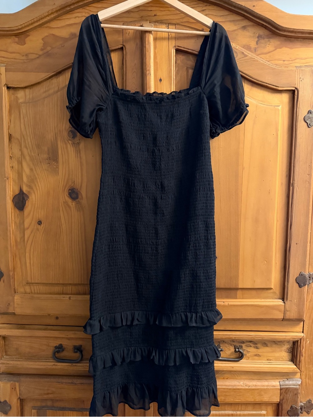 Abercrombie & Fitch Black Puff-Sleeve Smocked Midi Dress